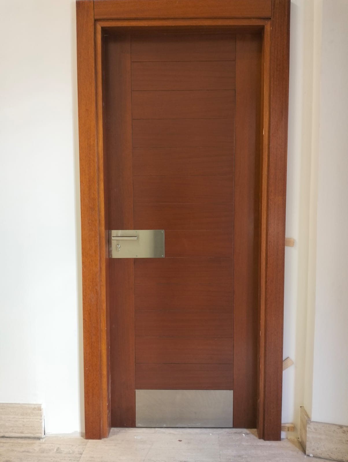 Restauradores especializados en muebles de madera
